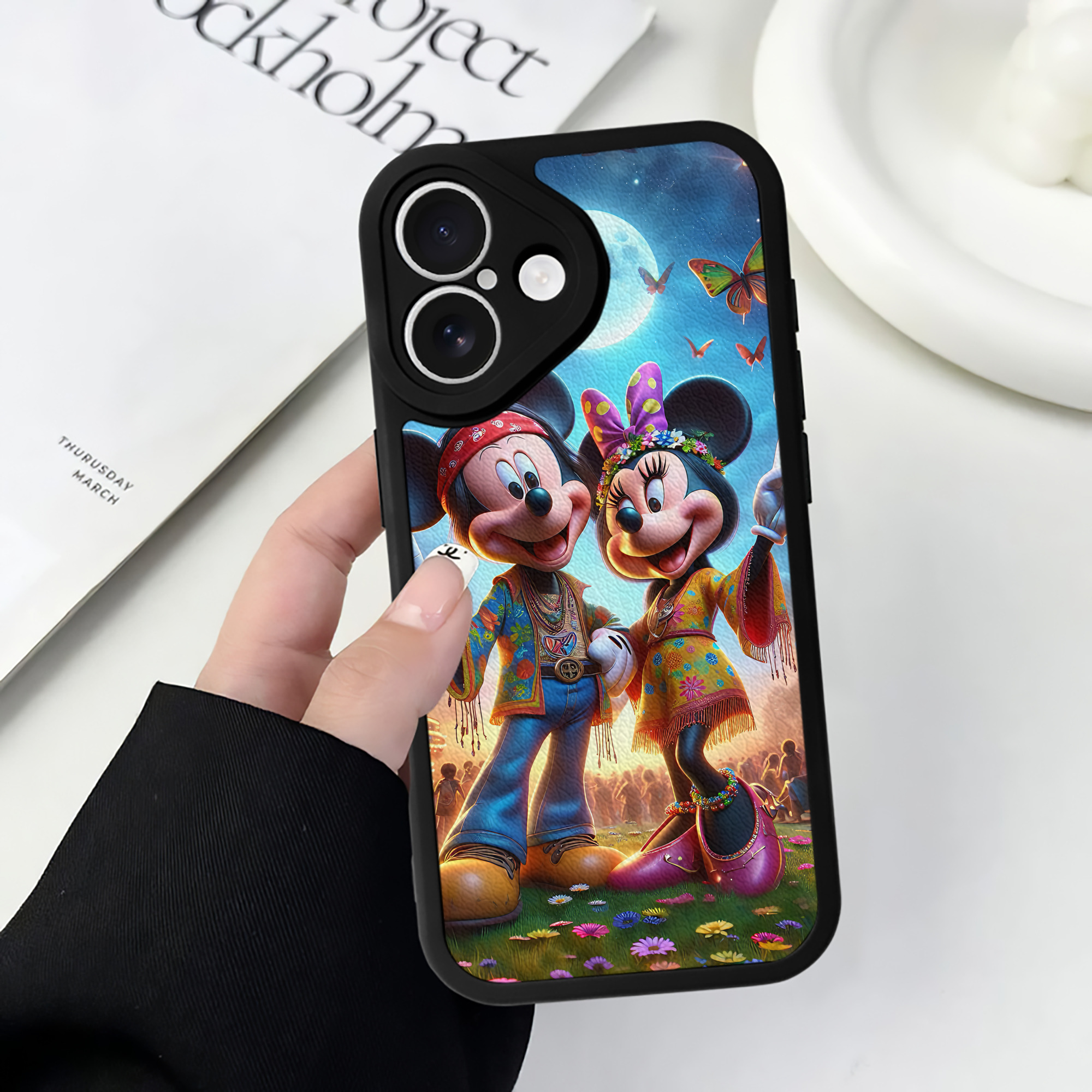 （画像用） ミッキーマウス Mickey Mouse 【iPhone 16シリーズ対応】シリコンスマホケース（レザー調） 材質：シリコン